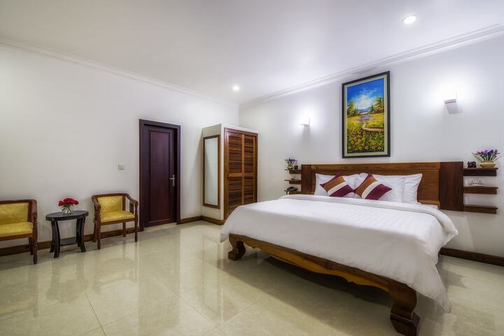 Room 5 of 18
