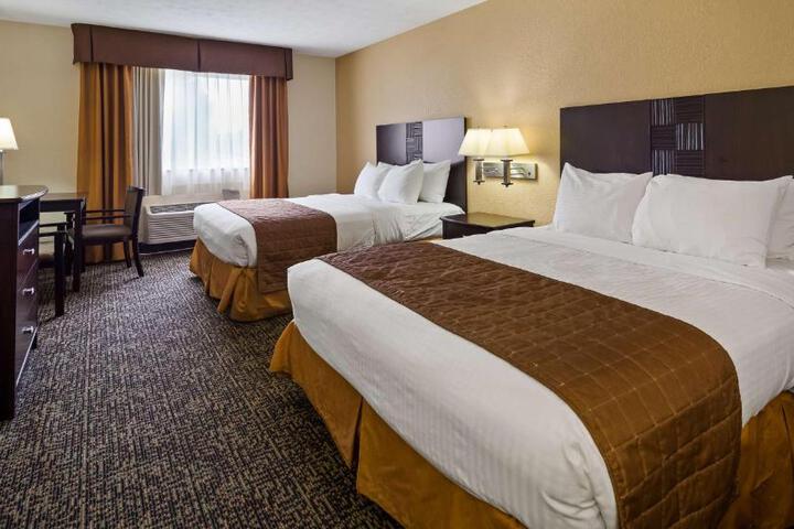 2 Queen Beds Communication Assistance Bathtub Full Breakfast (6 of 11)