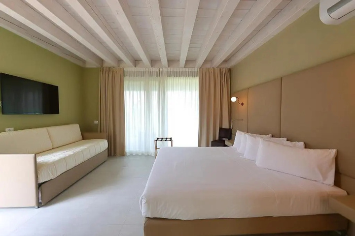 Room 4 of 21