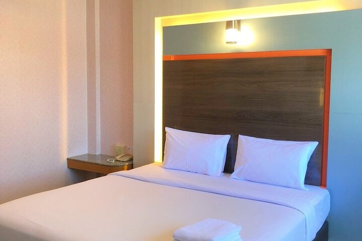 Room 9 of 38