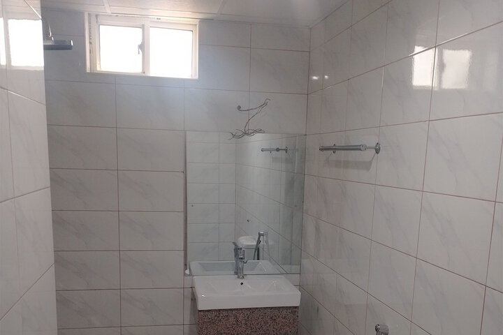Room 5 of 9