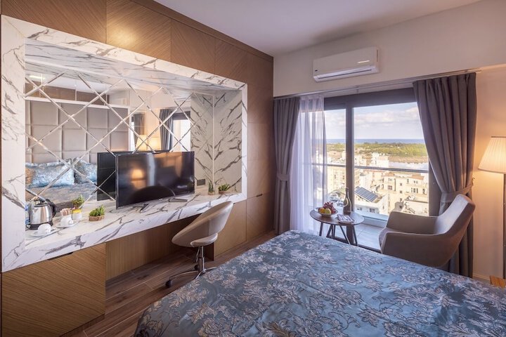 Room 11 of 29
