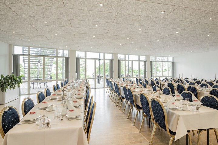 Ballroom/Hall 44 of 81
