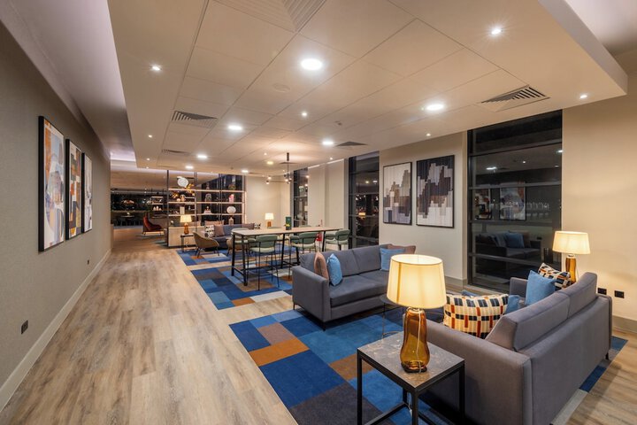 Lounge 76 of 151