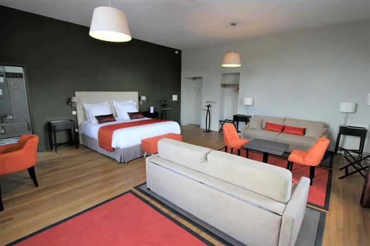 Room 2 of 35