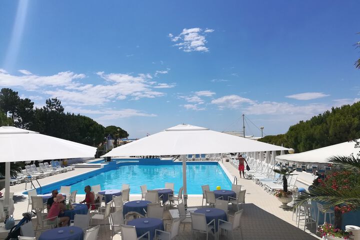 Pools & Facilities
