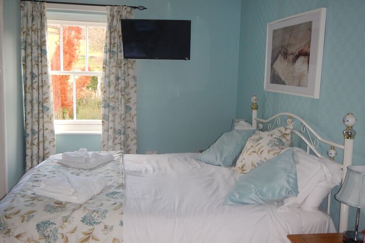 Room 6 of 8