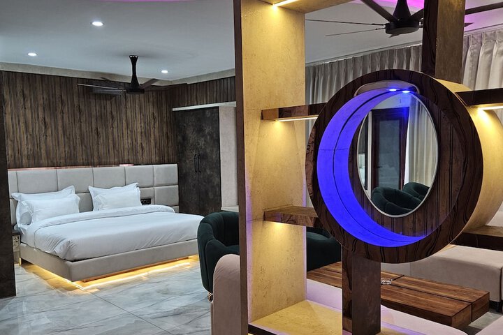 Room 6 of 20