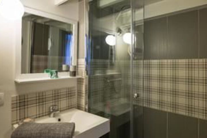 Room 2 of 10