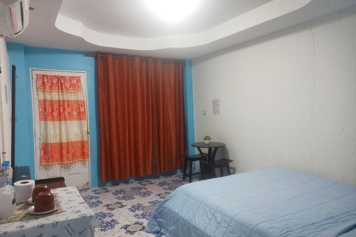 Room 8 of 34