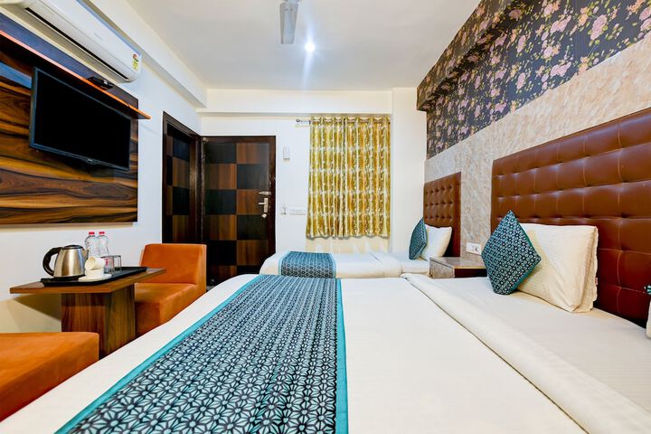 Room 8 of 33