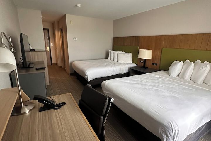 2 Queen Beds (5 of 8)