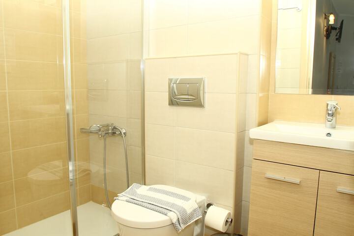 Room 30 of 105