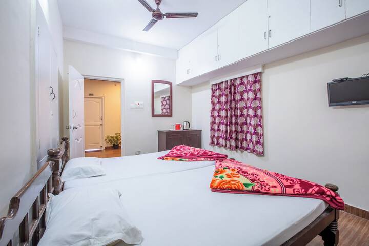 Room 5 of 32