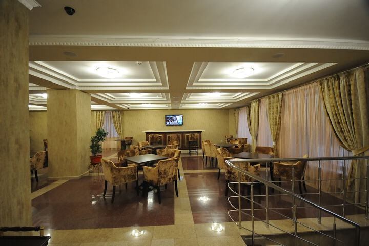 Lounge 37 of 40