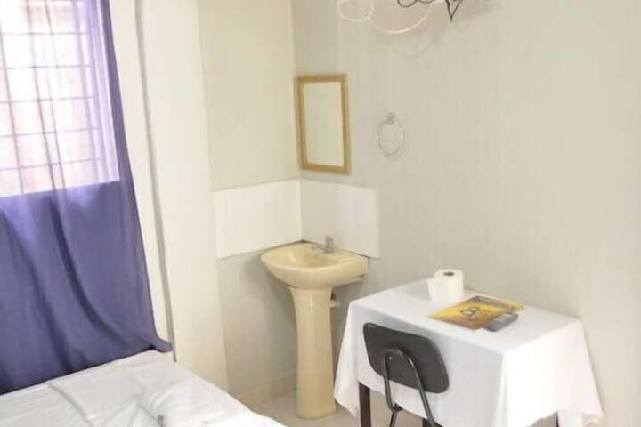 Room 12 of 27
