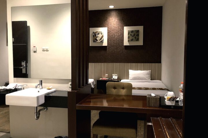 Room 12 of 32