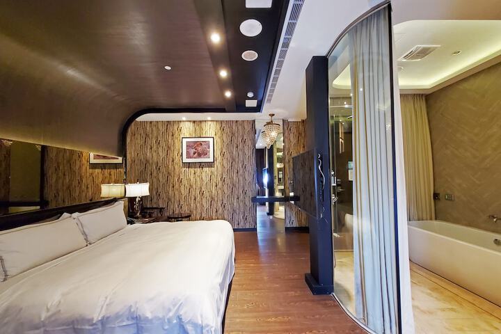 Room 30 of 91