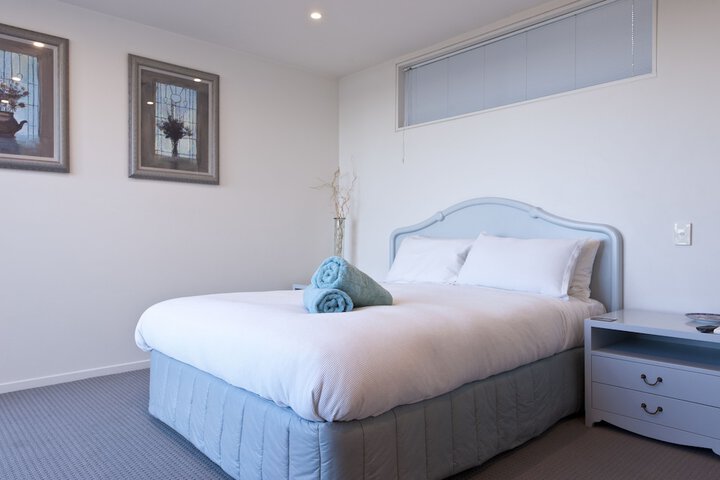 Room 4 of 28