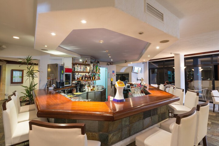 Lounge 63 of 73