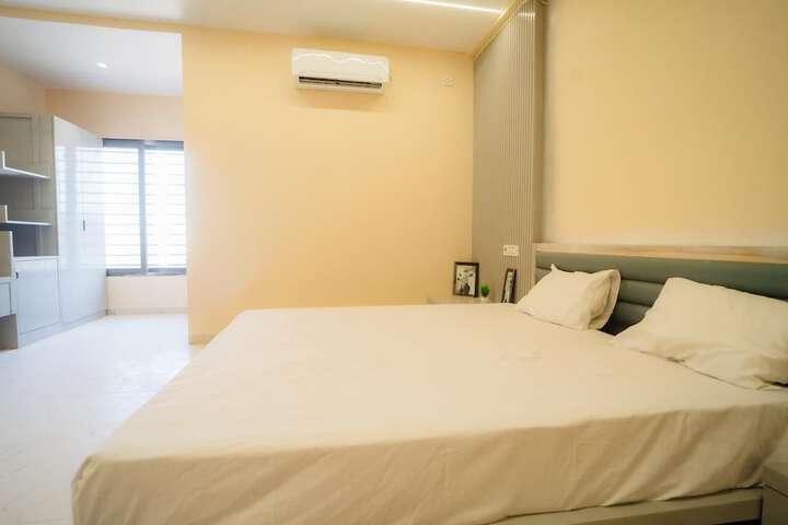 Room 6 of 24