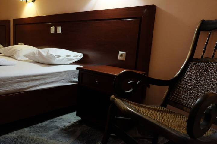 Room 11 of 12
