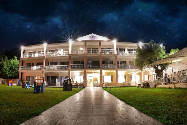 Hotel Exterior 22 of 23