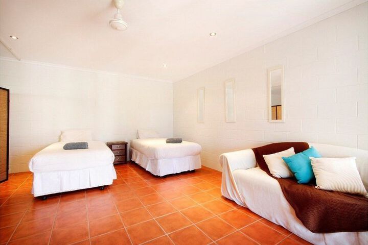 Room 4 of 11