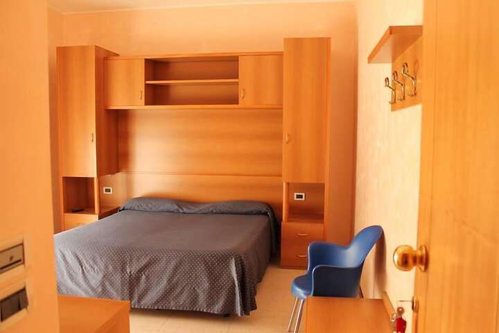 Room 7 of 19
