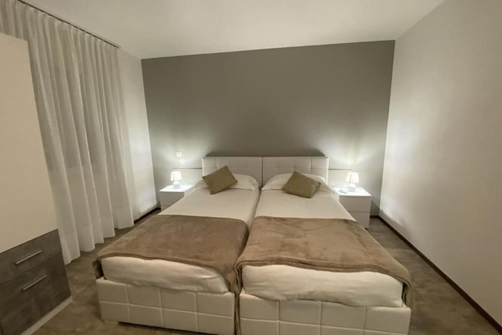 Room 21 of 32