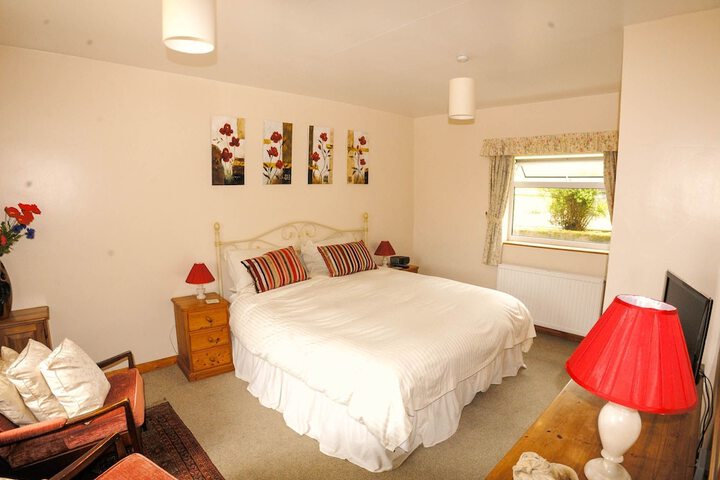 Room 4 of 43