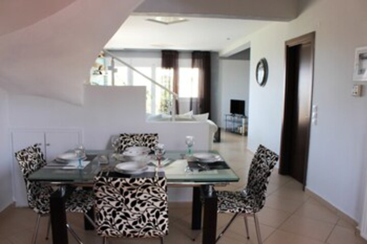 Room 6 of 17