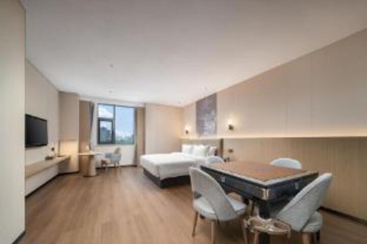 Room 7 of 9
