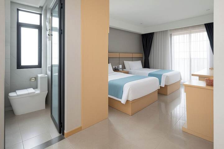 Room 9 of 43