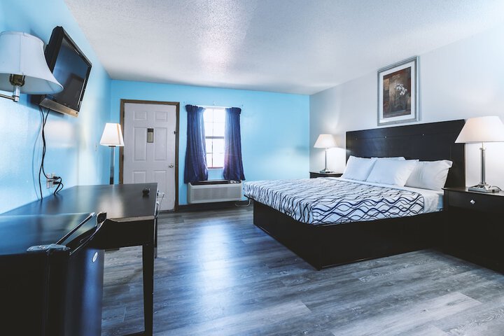 2 Queen Beds (8 of 10)