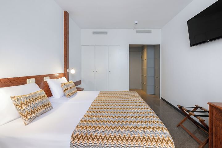 Room 5 of 40