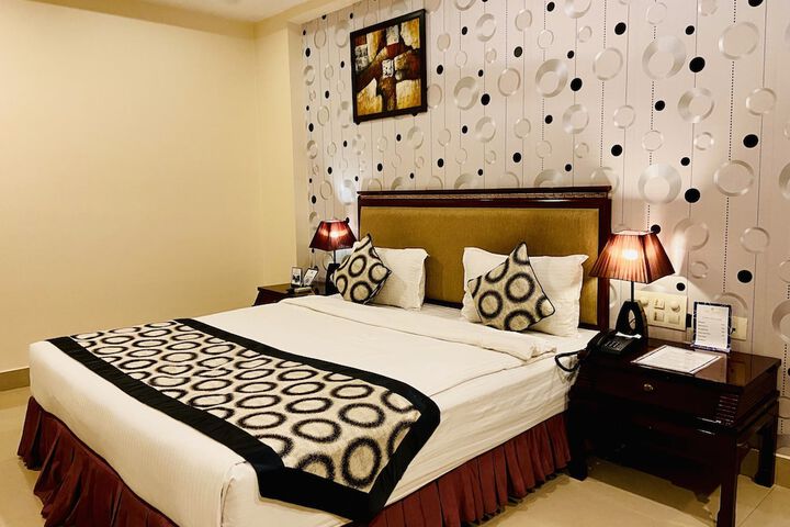 Room 14 of 28