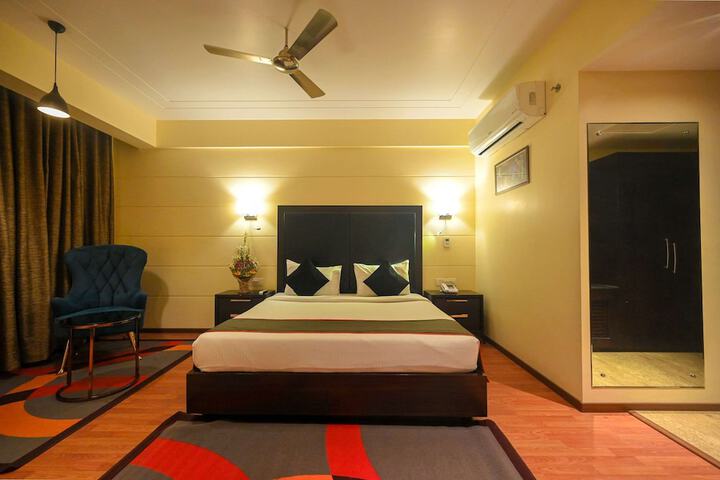 Room 12 of 33