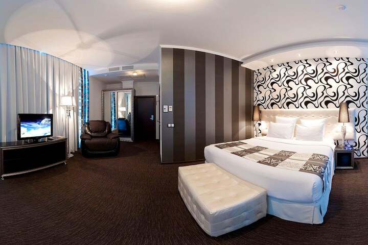 Room 5 of 48