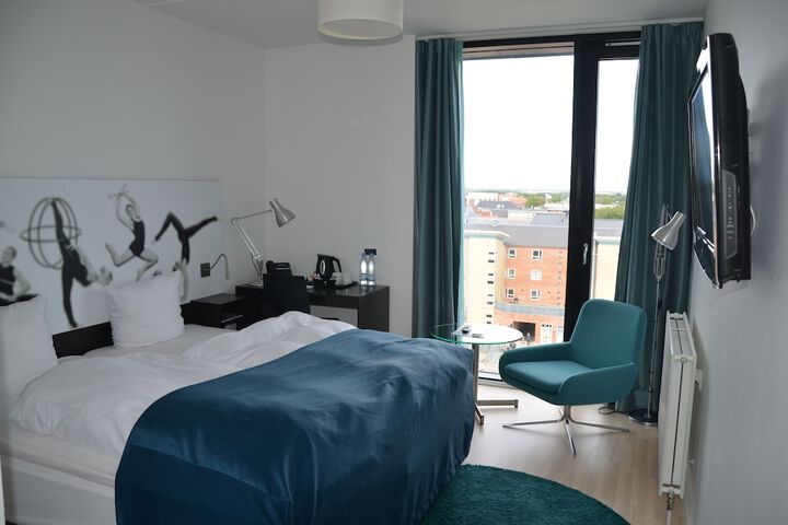 Room 8 of 34