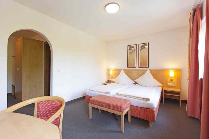 Room 3 of 46
