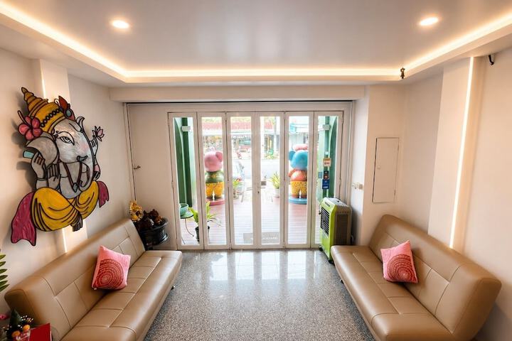 Entrance & Lobby