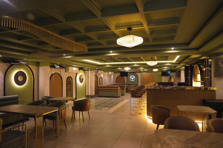 Lounge 38 of 50