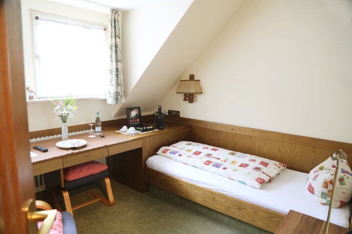 Room 34 of 107