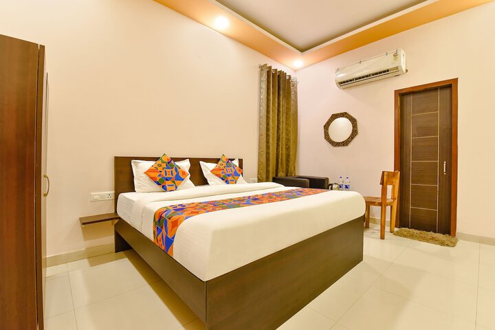 Fabhotel Sarvika