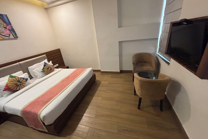 Room 9 of 77
