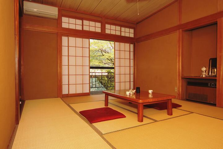 Room 4 of 65
