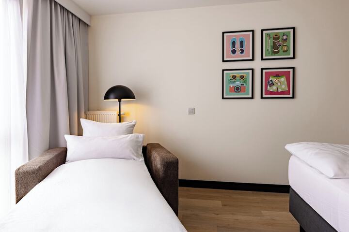 Room 26 of 145