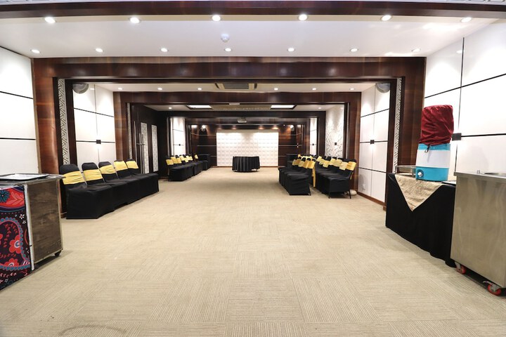 Ballroom/Hall 52 of 68