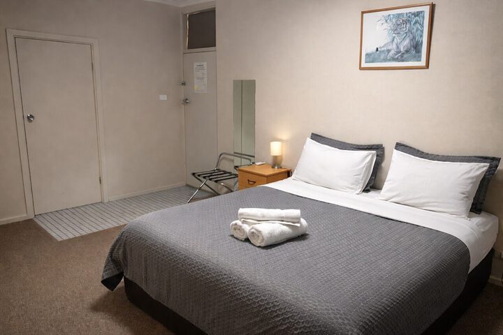 Room 7 of 24